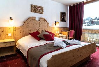 H  tel Le Relais Alpin allows 18 year olds to book a room