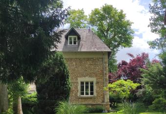 Pavillon C.R has Balcony rooms