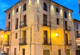 Apartamentos UXAMA LUXURY EPONA - junto a la Plaza Mayor has Balcony rooms