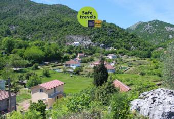 Household Lekovic has Balcony rooms