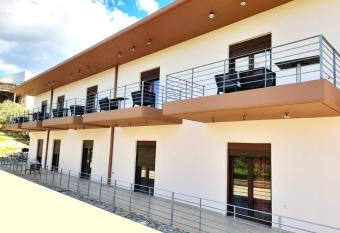 Sunset Apartments has Balcony rooms