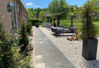 Schuringse Klasse allows 18 year olds to book a room