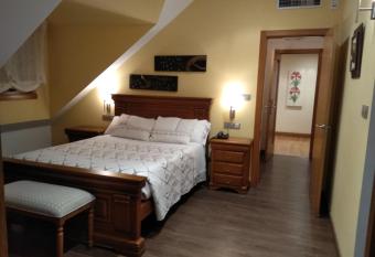 Hotel Rural Finca Aldeola has rooms with a private hot tub