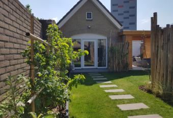 La vie Est Belle Vlissingen has Balcony rooms