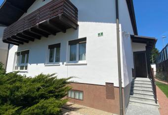 Nice Apartment near Designer Outlet Parndorf has Balcony rooms