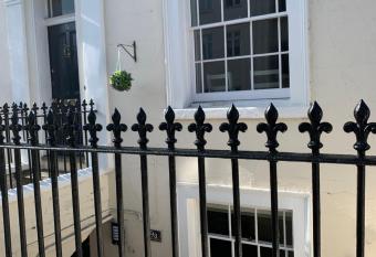 Regent   s Retreat has Balcony rooms