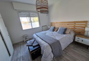 AP apartment Las Lomas allows 18 year olds to book a room