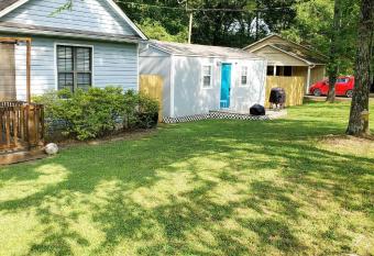 Cozy King Bed Studio has Balcony rooms