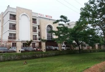 Room in Lodge - Full Moon Hotel 2bd Apartment has rooms with a private hot tub