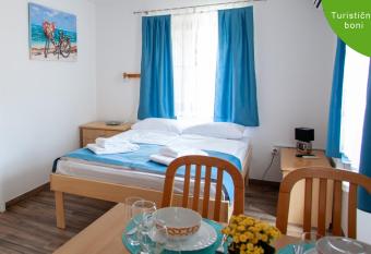 Arcobaleno Apartments has Balcony rooms