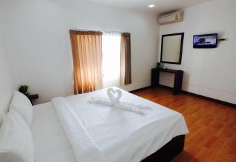 Basic Line Hotel @ Loikroh allows 18 year olds to book a room