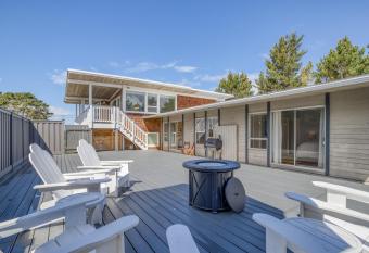 Ocean Avenue has Balcony rooms