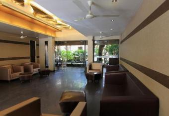 Sky View Palace Near bus station has Balcony rooms