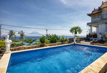 Bagus Cottage allows 18 year olds to book a room