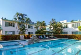 Hotel Parotas Manzanillo allows 18 year olds to book a room