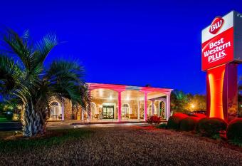 Best Western Plus Santee Inn has rooms with a private hot tub