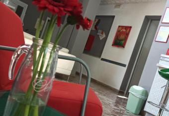 Villa del bagnino allows 18 year olds to book a room