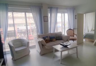 T2 full centre at 7 min from the beach has Balcony rooms