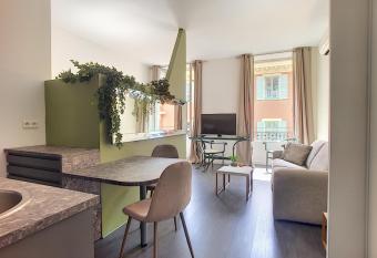 Palais Gioffredo allows 18 year olds to book a room