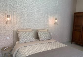 Domaine Miltat - Chambre Cray  re allows 18 year olds to book a room