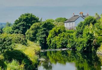 Grey Heron Townhouse allows 18 year olds to book a room