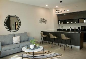 Holiday Inn Express & Suites Tijuana Otay By IHG has rooms with a private hot tub