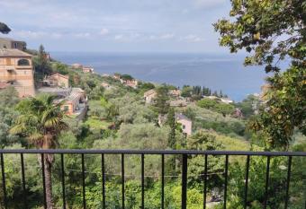 Virginia 2 allows 18 year olds to book a room