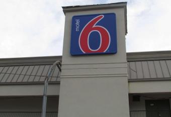 Motel 6 Brookhaven. Ms has Smoking rooms