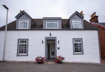 Braeside Guest House, Loch Lomond allows 18 year olds to book a room