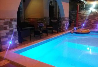 Crasta s House has rooms with a private hot tub