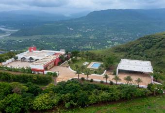 am   Stays & Trails Cliffs Edge Sangrun, Khadakvasla has Balcony rooms