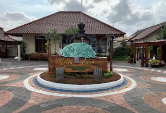 Dem Ayem Heritage Guest House has Balcony rooms