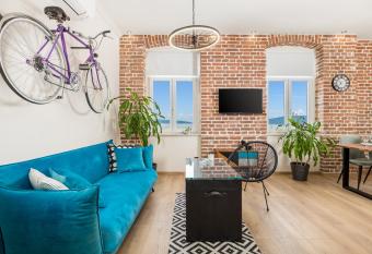 Apartment Vintasio allows 18 year olds to book a room