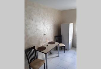 Apartament-locuinta de inchiriat has rooms with a private hot tub