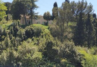 Domaine Saint Lucien has Balcony rooms