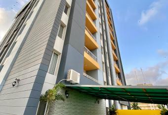 ZAHA Vacation Home 3 - Elegant & Spacious 2 br family apt, Shahrah e Faisal allows 18 year olds to book a room