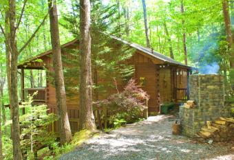 Secluded Sunrise Ridge-10 Min From Blue Ridge, King Beds, Hot Tub, 2 Porches, Fireplace Wood Burning, Mountain View, Cozy has Balcony rooms