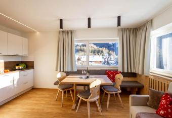 Haus Lohengrin Ferienwohnung 3 has Balcony rooms