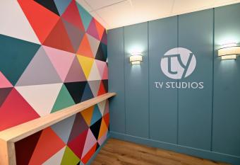 TY STUDIOS Hyper Centre Ville allows 18 year olds to book a room