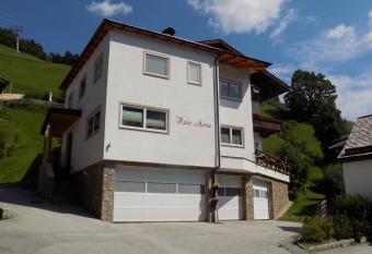 Haus Maria has Balcony rooms