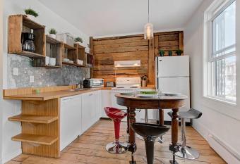 Les Appartements du 790 has Balcony rooms