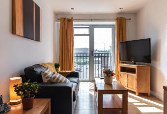 The Old Library - Modern apartment with rooftop terrace near the train station has Balcony rooms