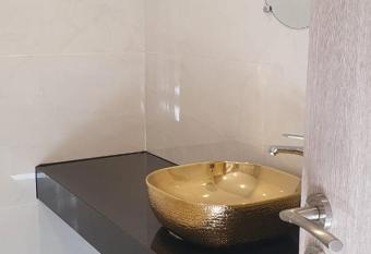 Airport Studios has Smoking/Balcony rooms