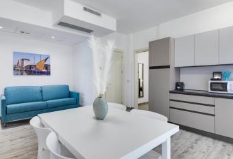 Elegance Suite Apartments has Balcony rooms