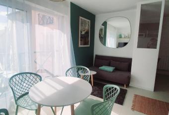 Heima, appartement cocoon    500m de la plage allows 18 year olds to book a room