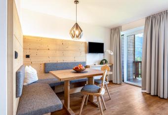 Haus Lohengrin Ferienwohnung 4 has Balcony rooms