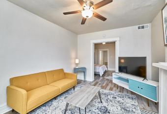 1 Bd Apt near forest park  Science Center & dining has Balcony rooms