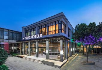 zmaxhotels                                   allows 18 year olds to book a room