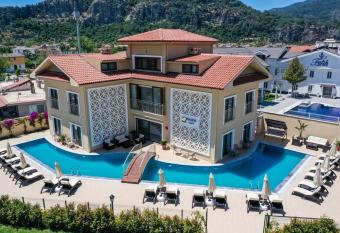 Dna Hotel Dalyan has Balcony rooms