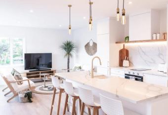 Luxury Apart, Seaviews & Balcony, Full Kitchen & Heat Pump has Balcony rooms